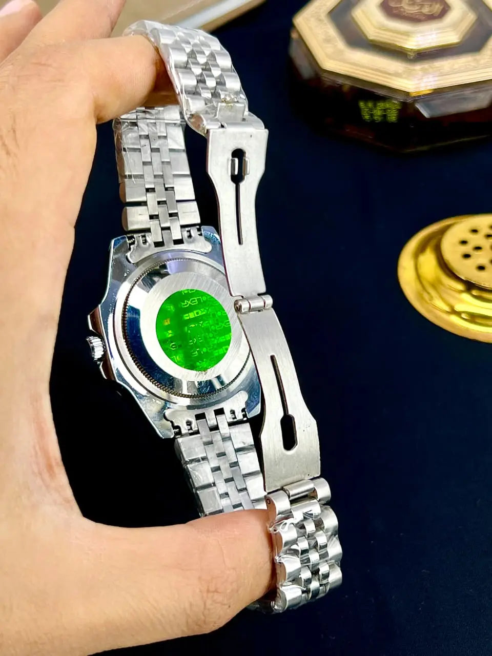 Men’s Luxury Diver Style Quartz Watch in Pakistan – Silver Jubilee Bracelet, Red & Black Bezel