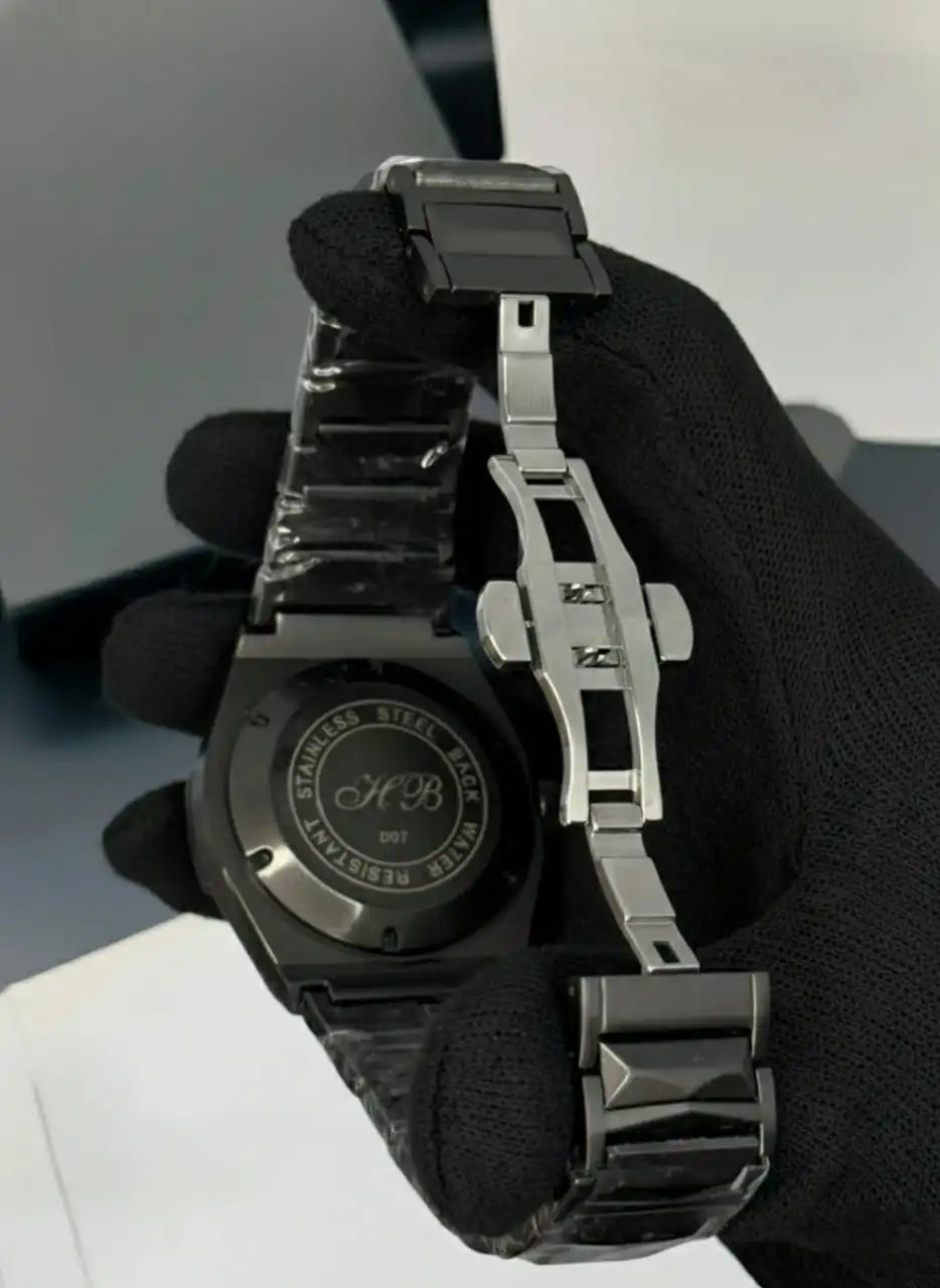 Men’s Luxury Hublot-Inspired Watch in Pakistan – Diamond Cut Case with Date Function & Black Textured Chain
